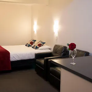 Motel Midway